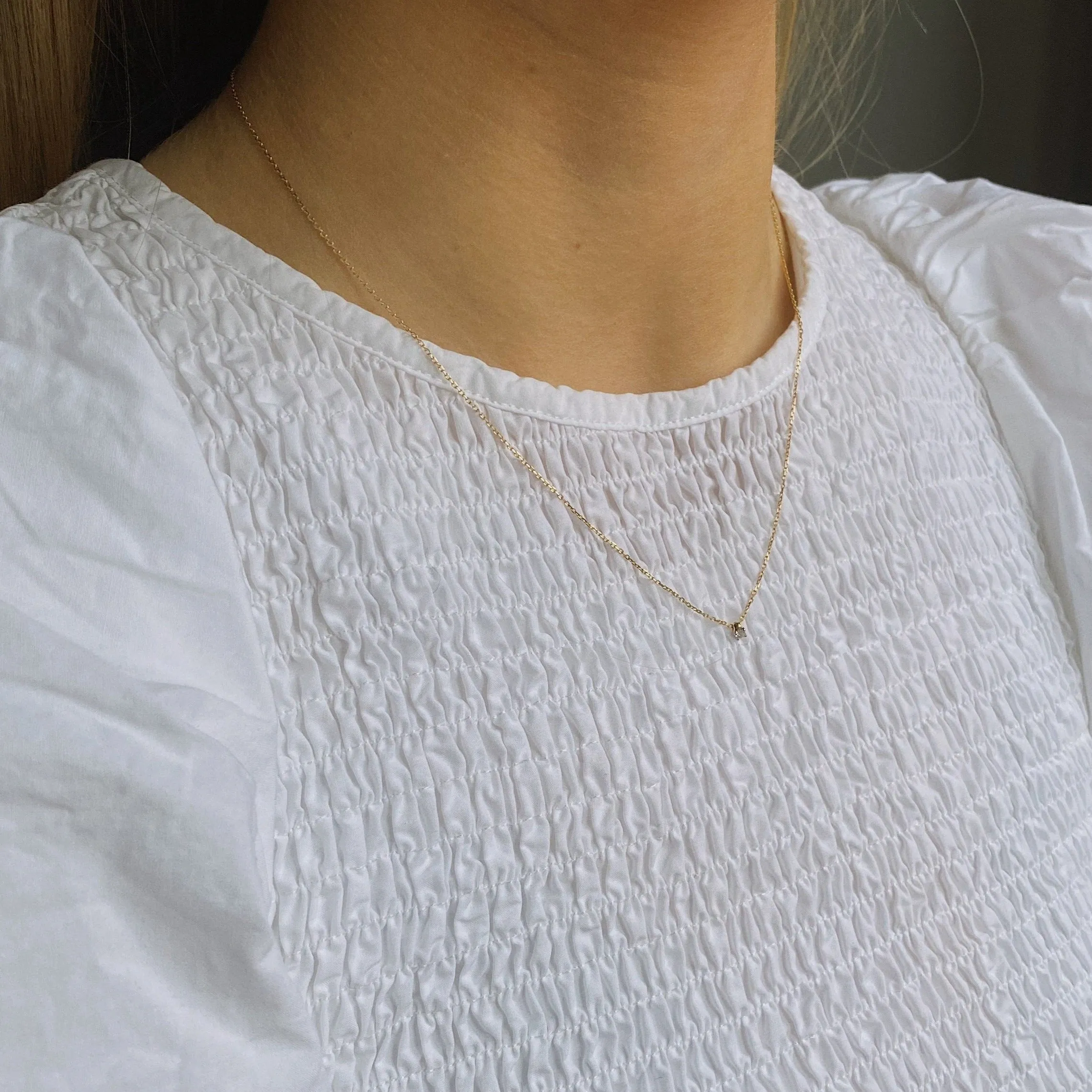 18kt Yellow Gold Floating Natural Diamond .04ct Pendant Necklace