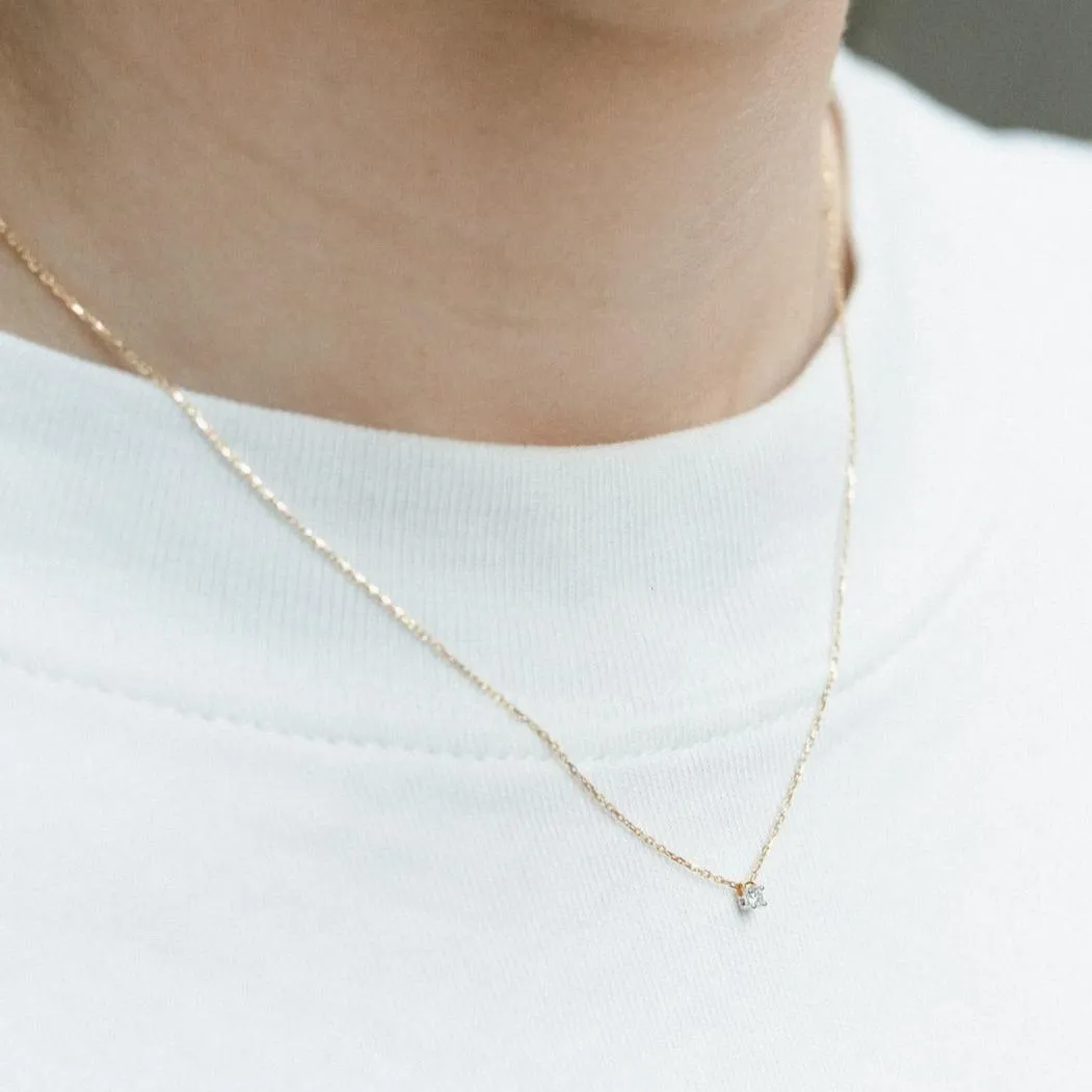 18kt Yellow Gold Floating Natural Diamond .04ct Pendant Necklace