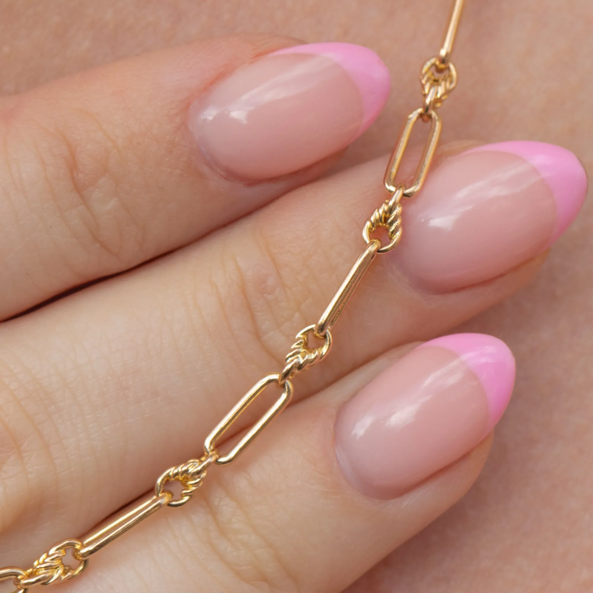 18" Buttery Antique 15ct Gold 'Lovers Knot' Chain