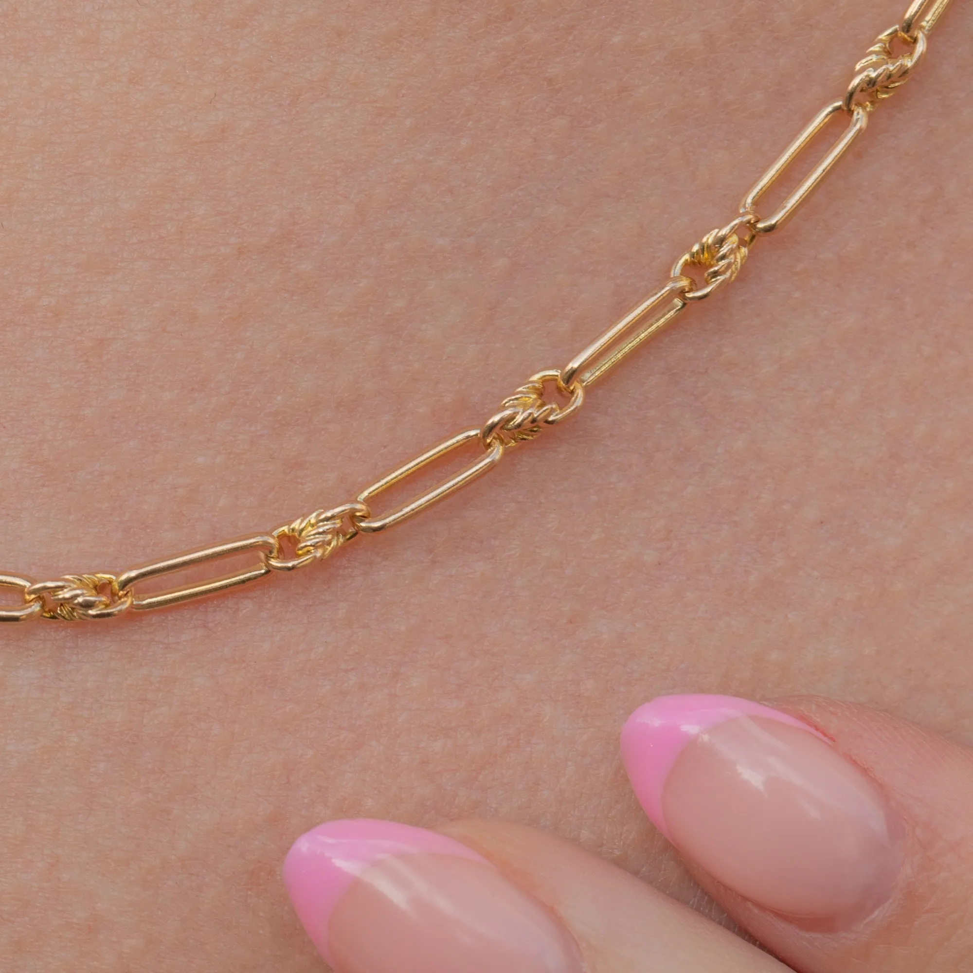 18" Buttery Antique 15ct Gold 'Lovers Knot' Chain