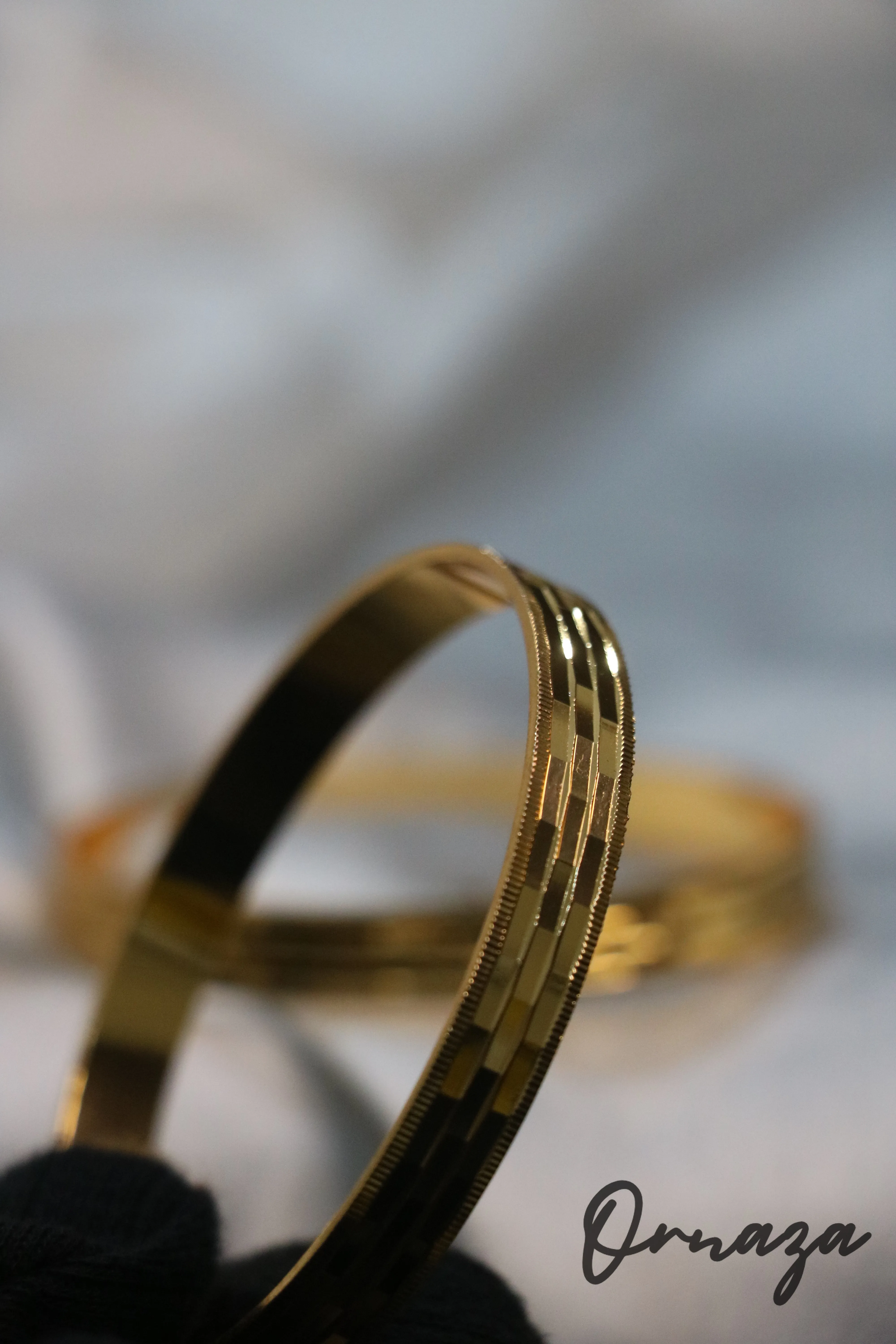 2 PCS Golden Linear Pattern Bangles – Timeless Elegance for Every Occasion