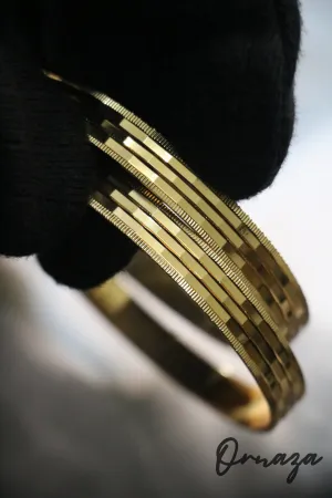 2 PCS Golden Linear Pattern Bangles – Timeless Elegance for Every Occasion