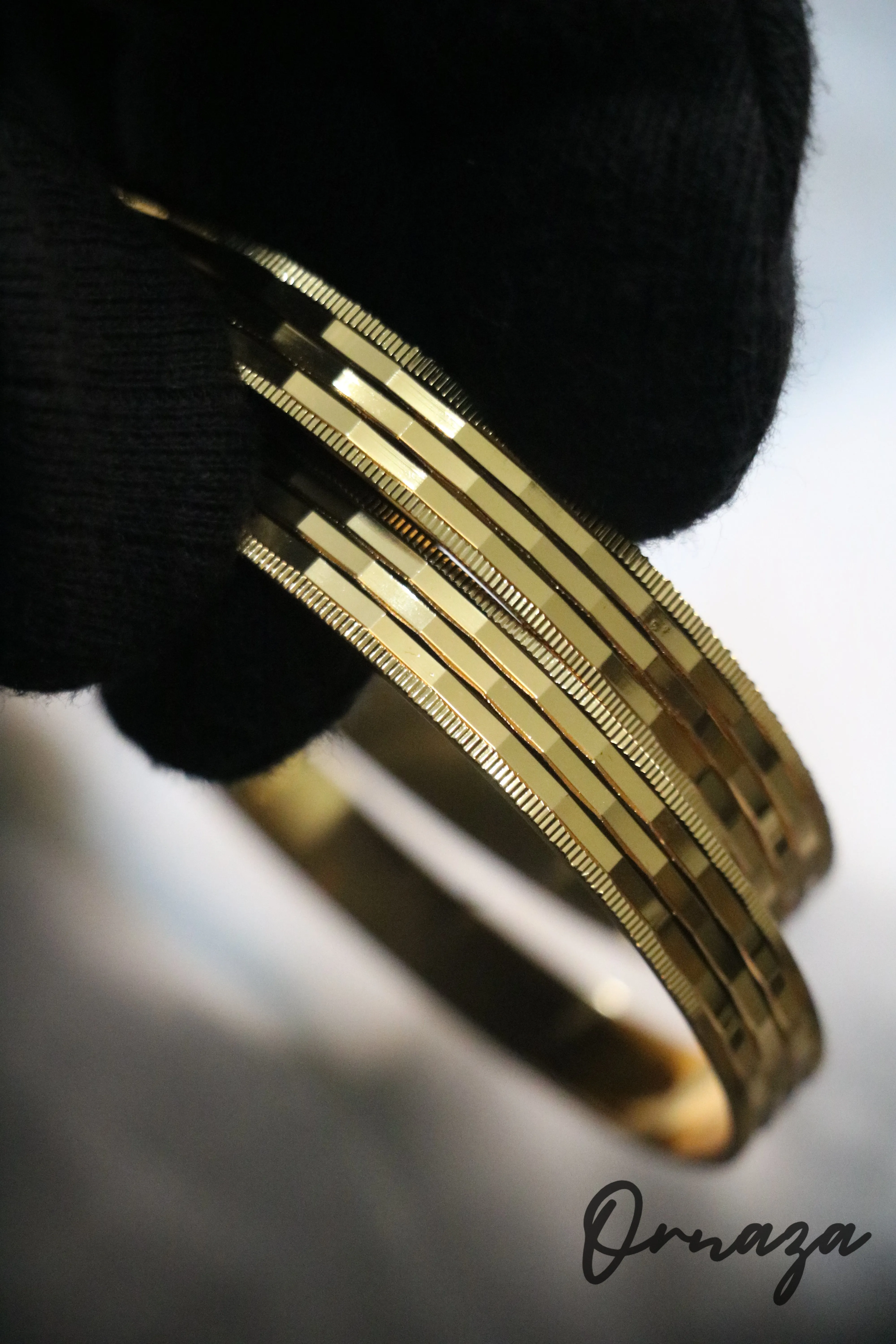 2 PCS Golden Linear Pattern Bangles – Timeless Elegance for Every Occasion
