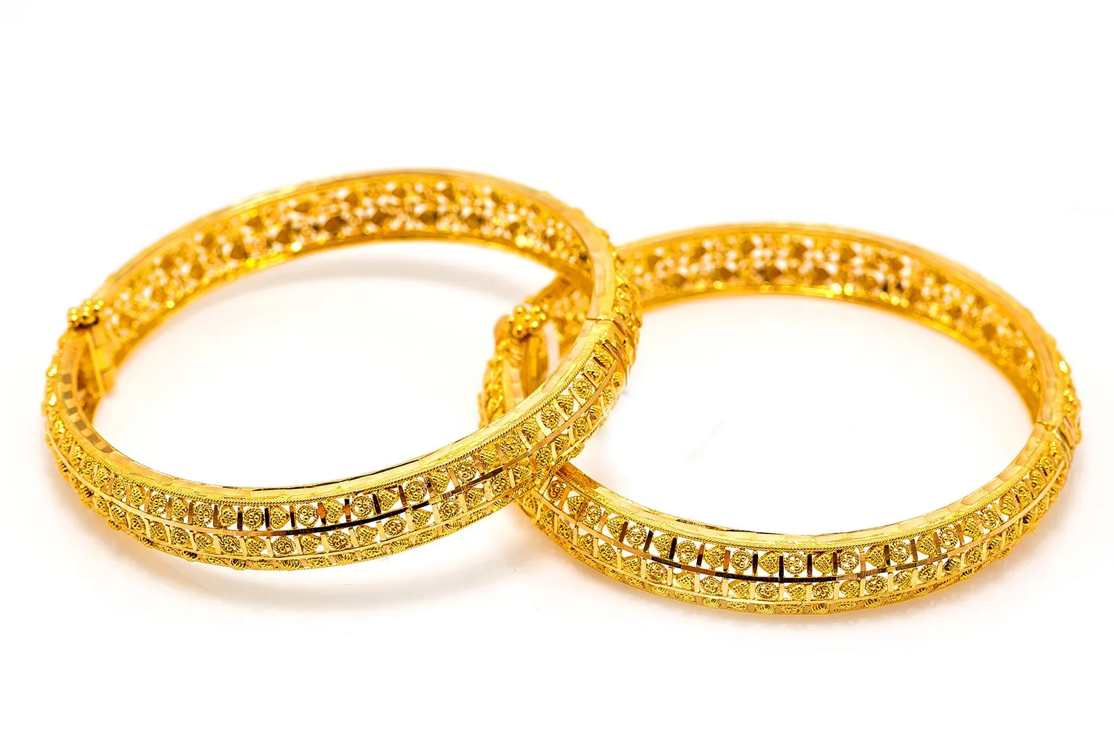 22K Yellow Gold Bangle W/ Patterned Heart & Circle Accents