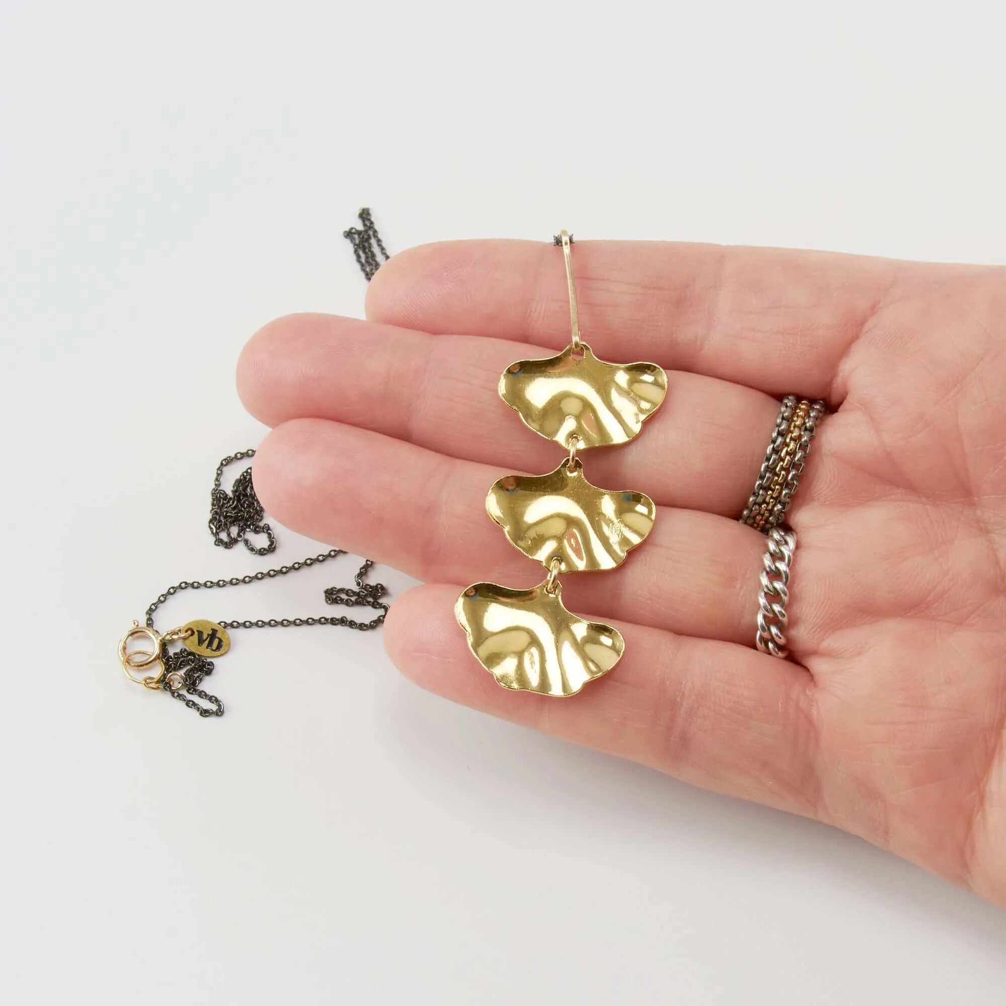 ADELE LEAF PENDANT NECKLACE
