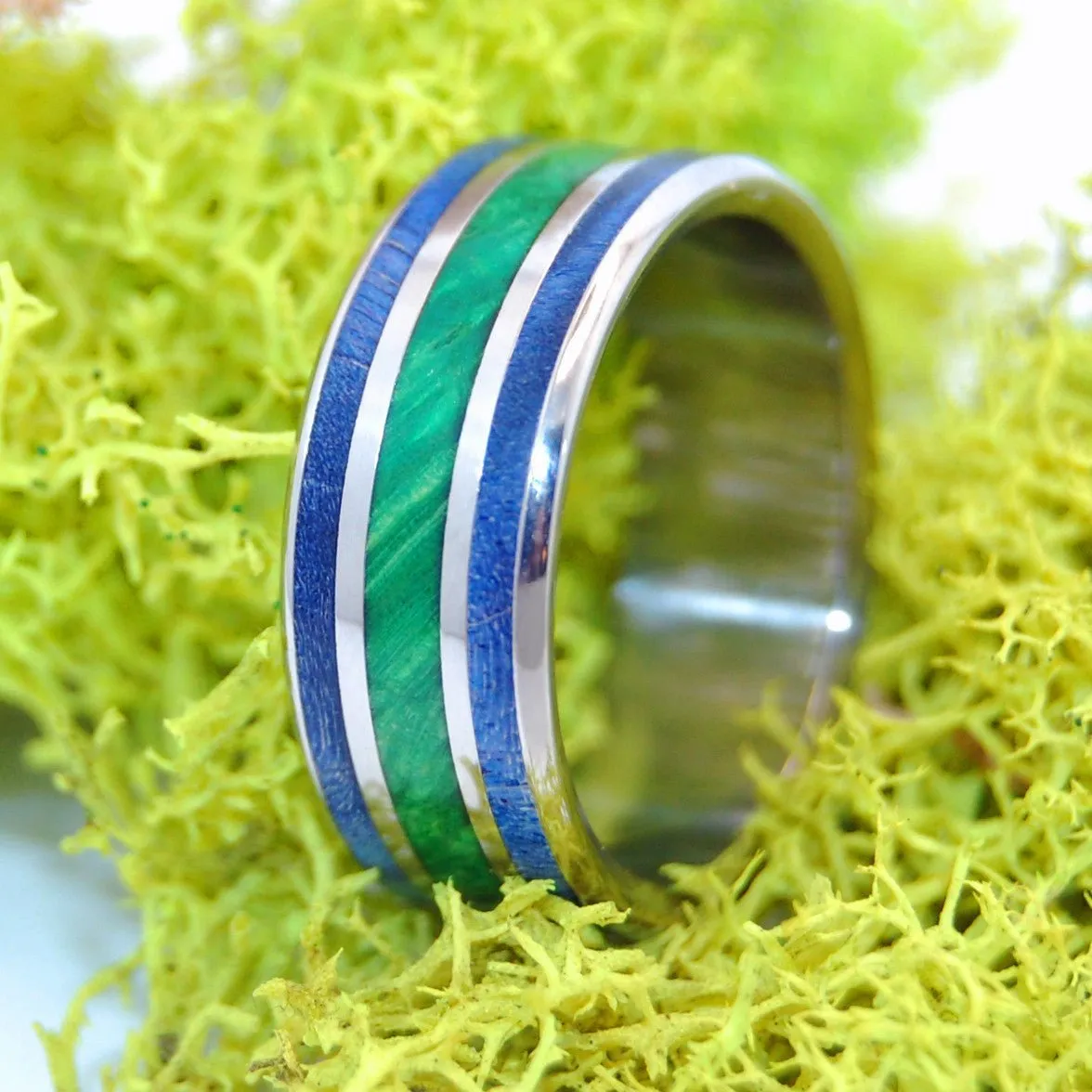 Between Oceans | Men's Blue Box Elder Wood & Titanium Wedding Ring