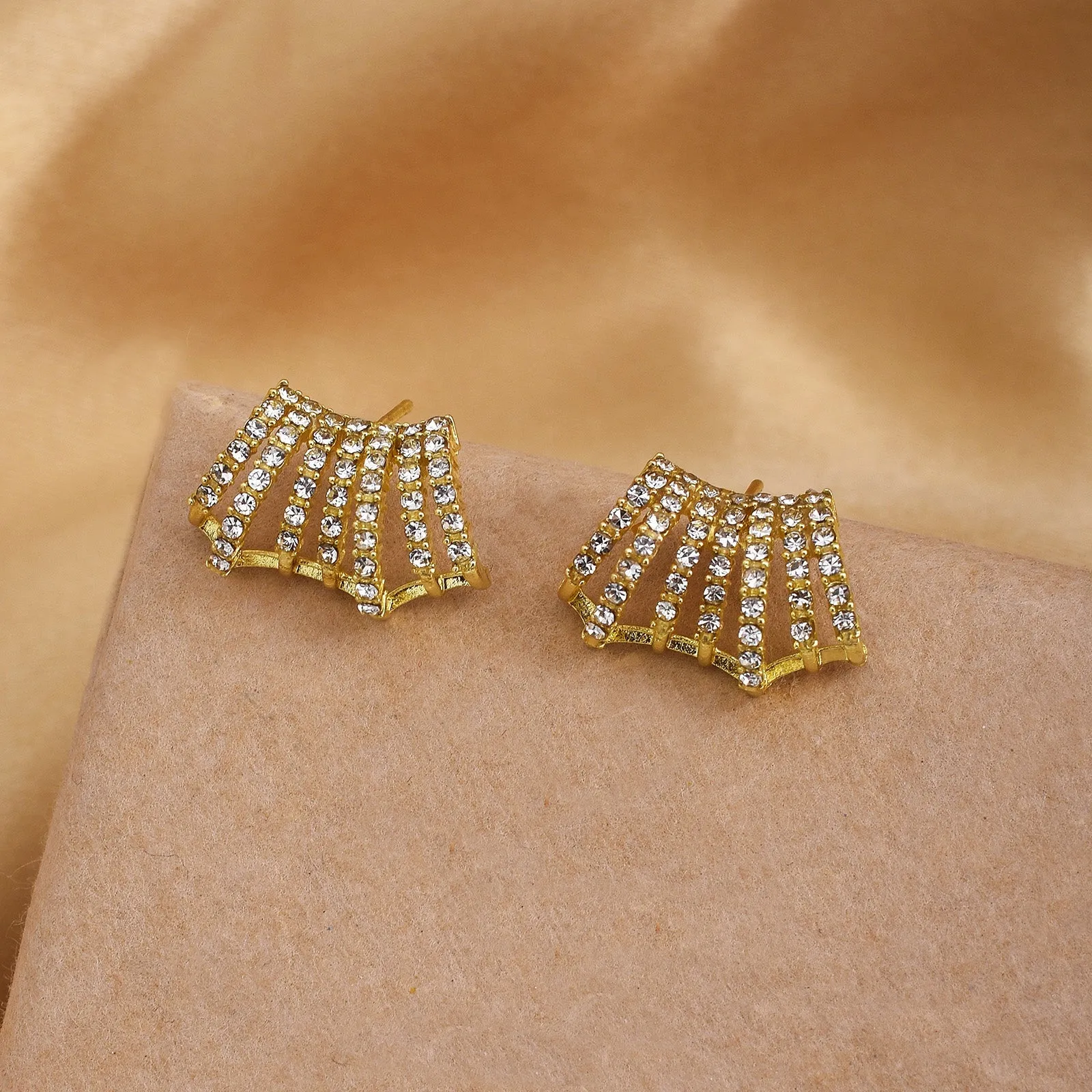 Dora Fashionable Stud Earrings
