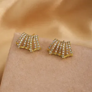 Dora Fashionable Stud Earrings