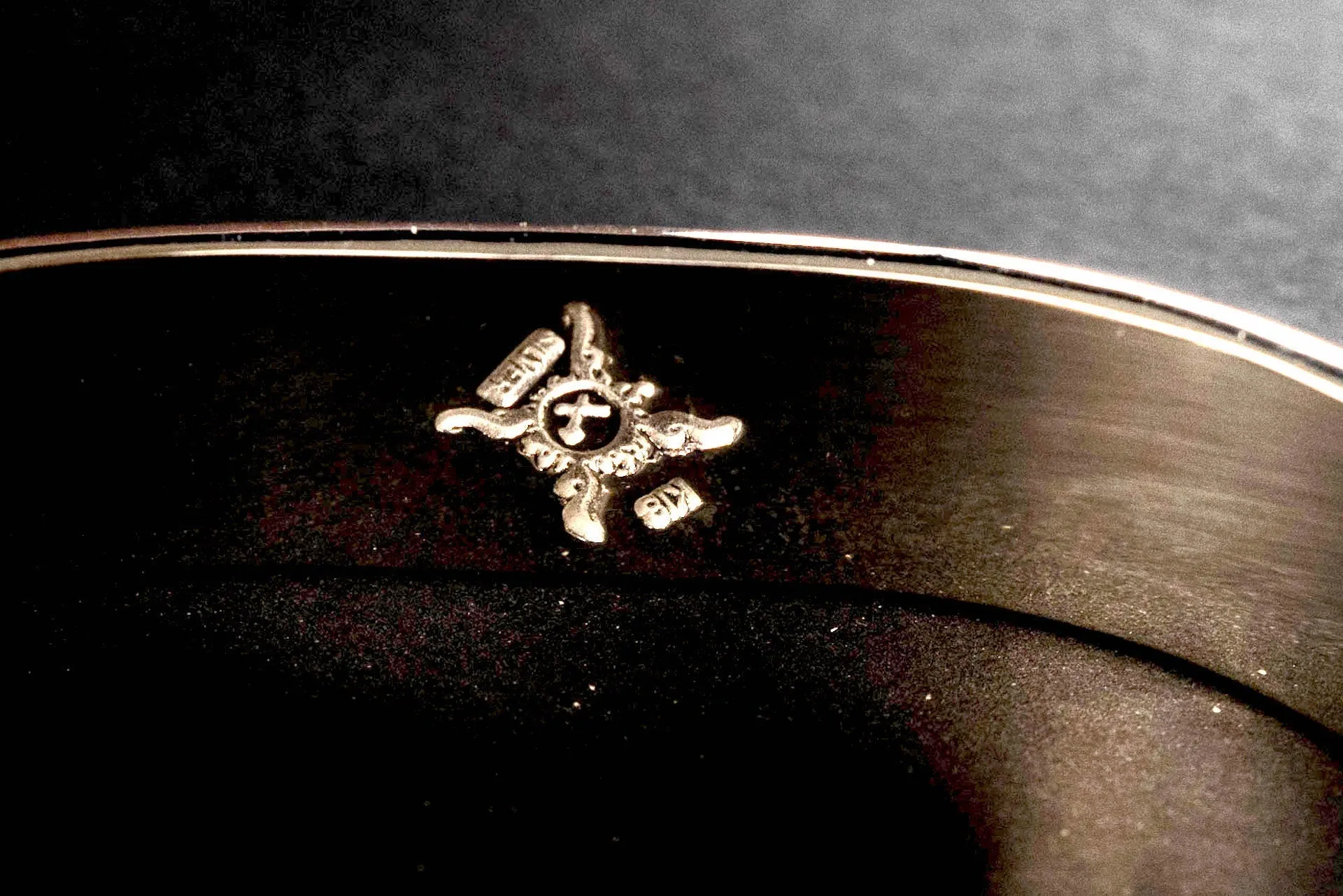 First Arrow's 12mm 'Classic' Bangle With 18K Sunburst Emblem (BR-001)