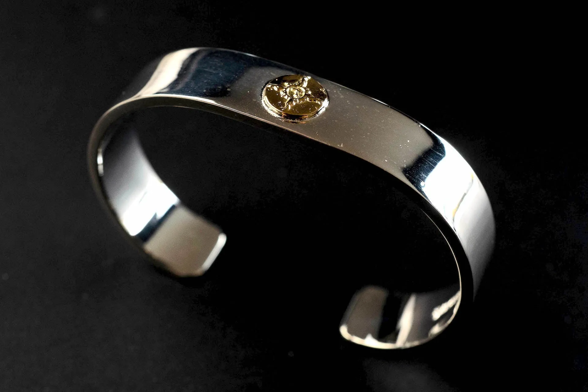 First Arrow's 12mm 'Classic' Bangle With 18K Sunburst Emblem (BR-001)