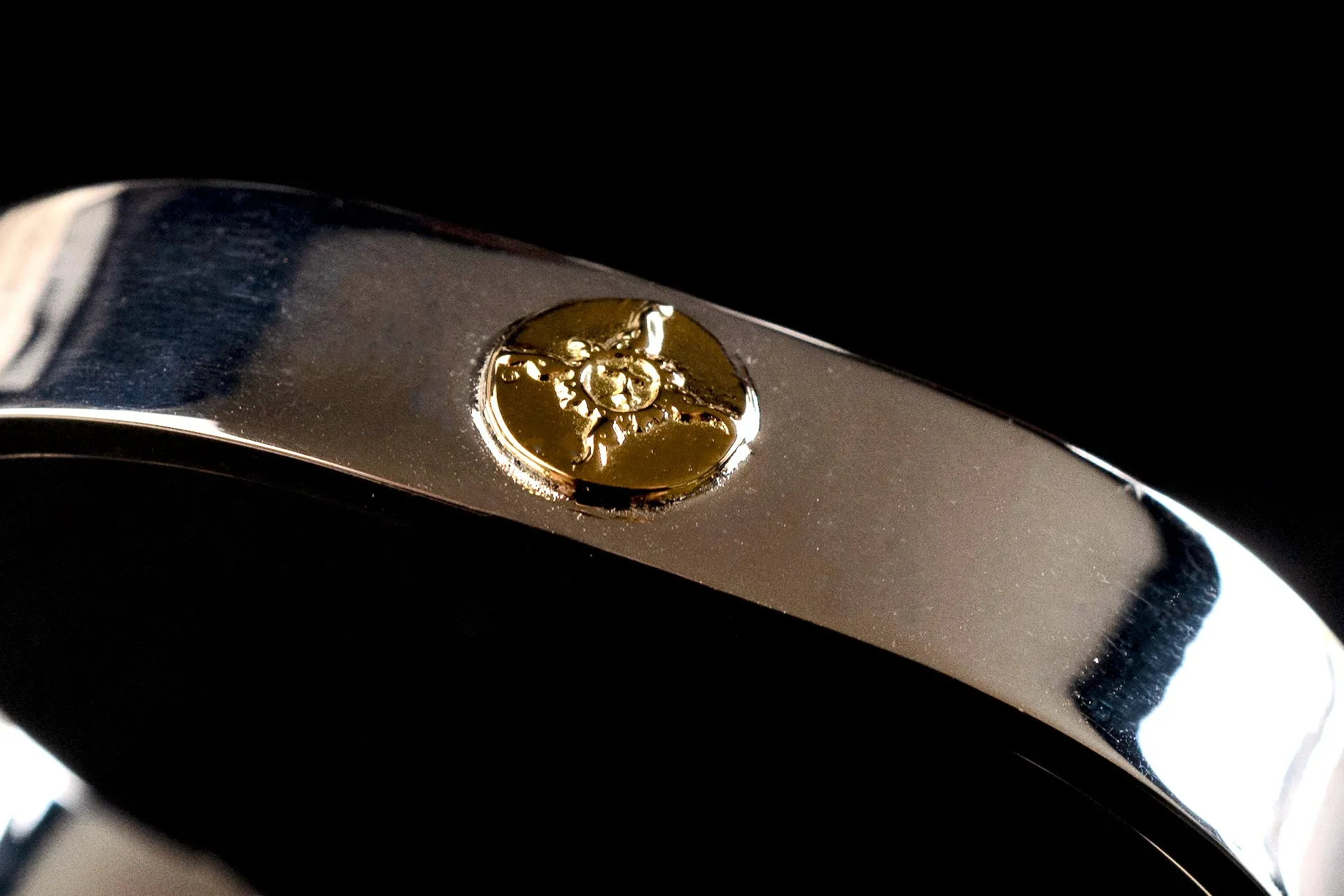 First Arrow's 12mm 'Classic' Bangle With 18K Sunburst Emblem (BR-001)