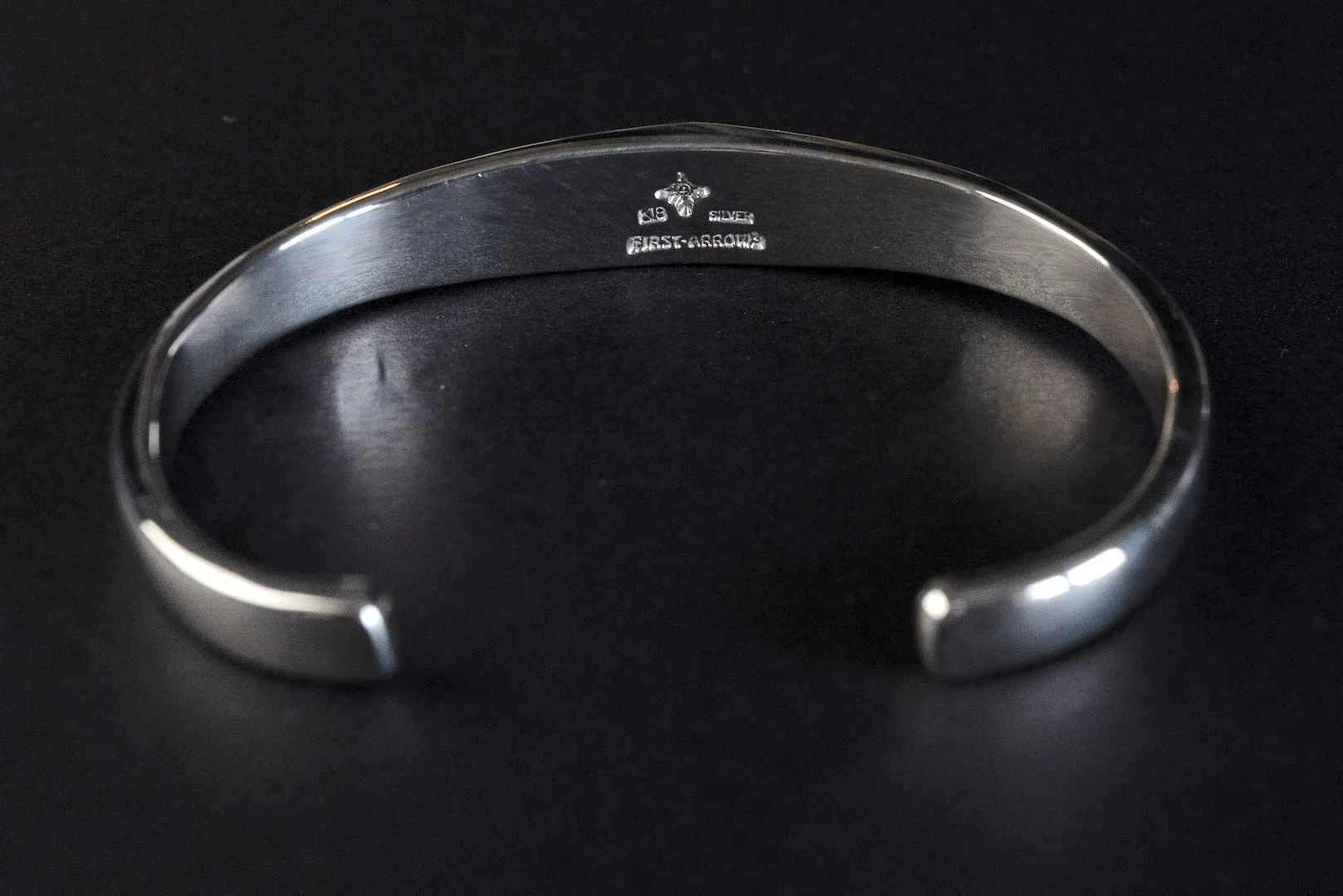 First Arrow's 18K "Sunburst" New Standard Oval Bangle (BR-210)