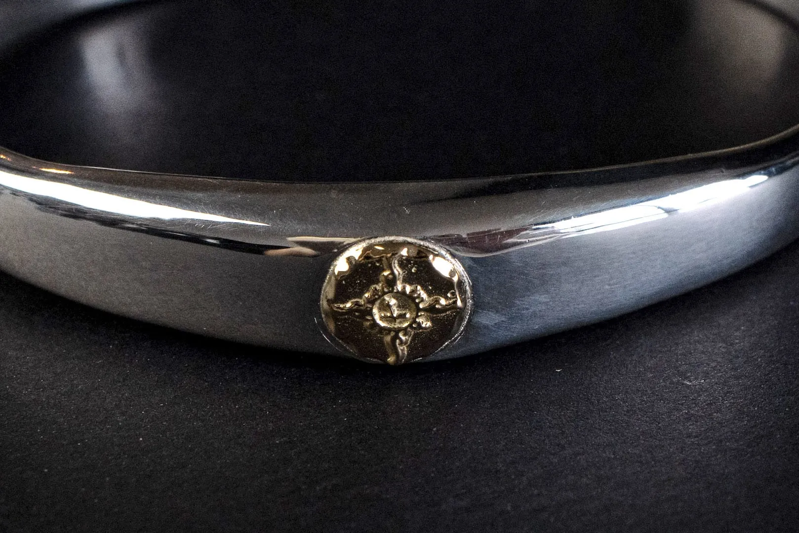 First Arrow's 18K "Sunburst" New Standard Oval Bangle (BR-210)