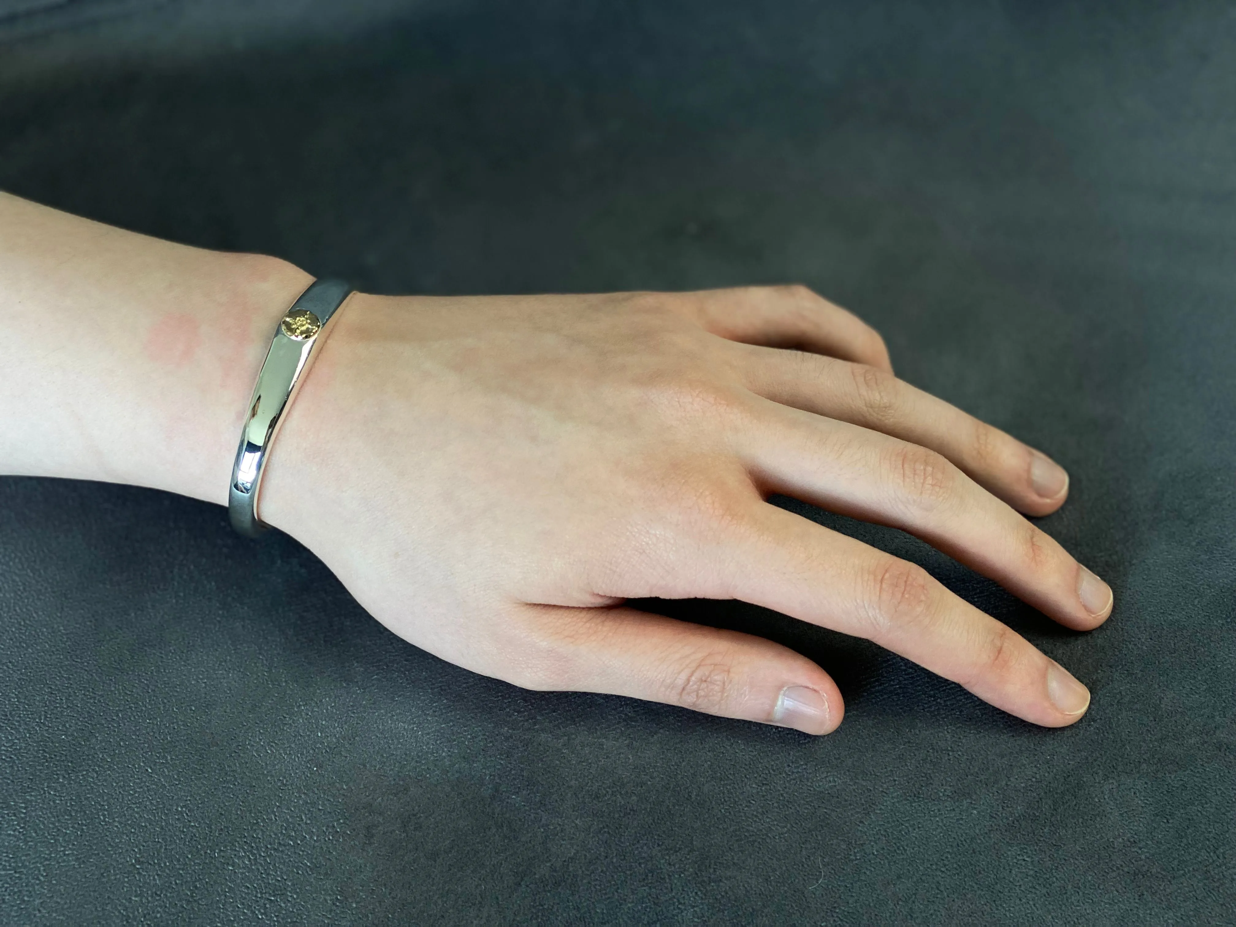 First Arrow's 18K "Sunburst" New Standard Oval Bangle (BR-210)