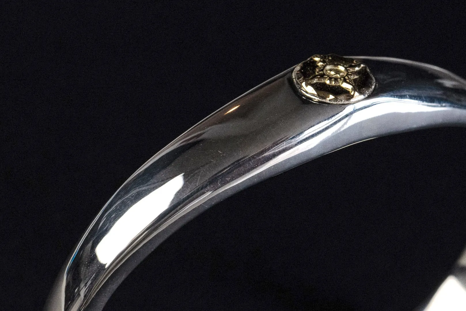 First Arrow's 18K "Sunburst" New Standard Oval Bangle (BR-210)