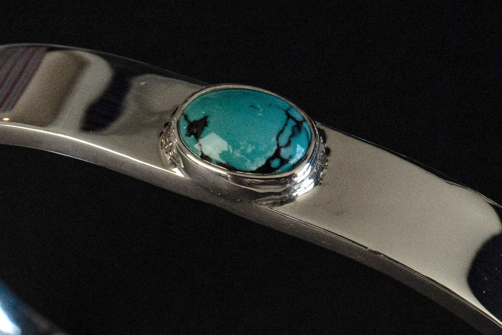 First Arrow's 8mm Silver Bangle with Turquoise (BR-017)
