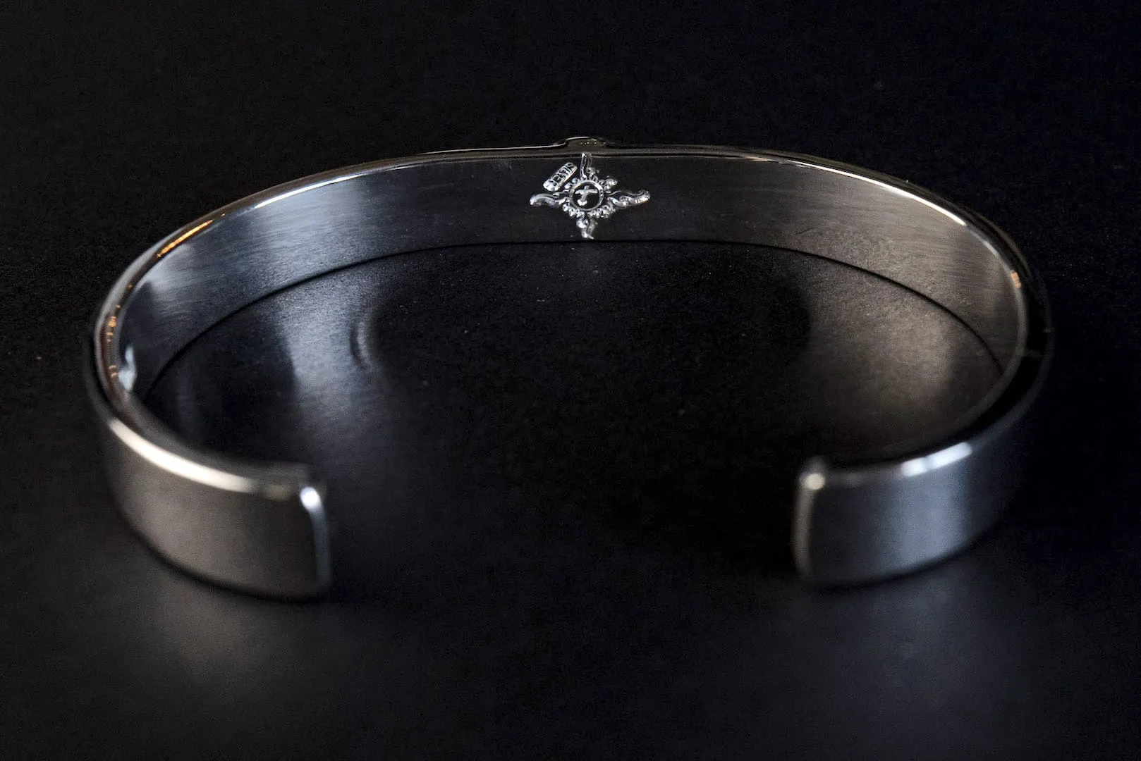 First Arrow's 8mm Silver Bangle with Turquoise (BR-017)