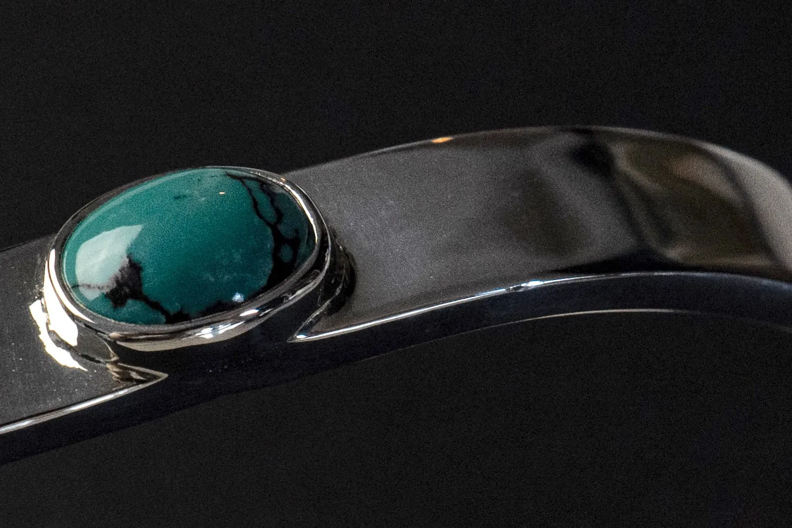 First Arrow's 8mm Silver Bangle with Turquoise (BR-017)