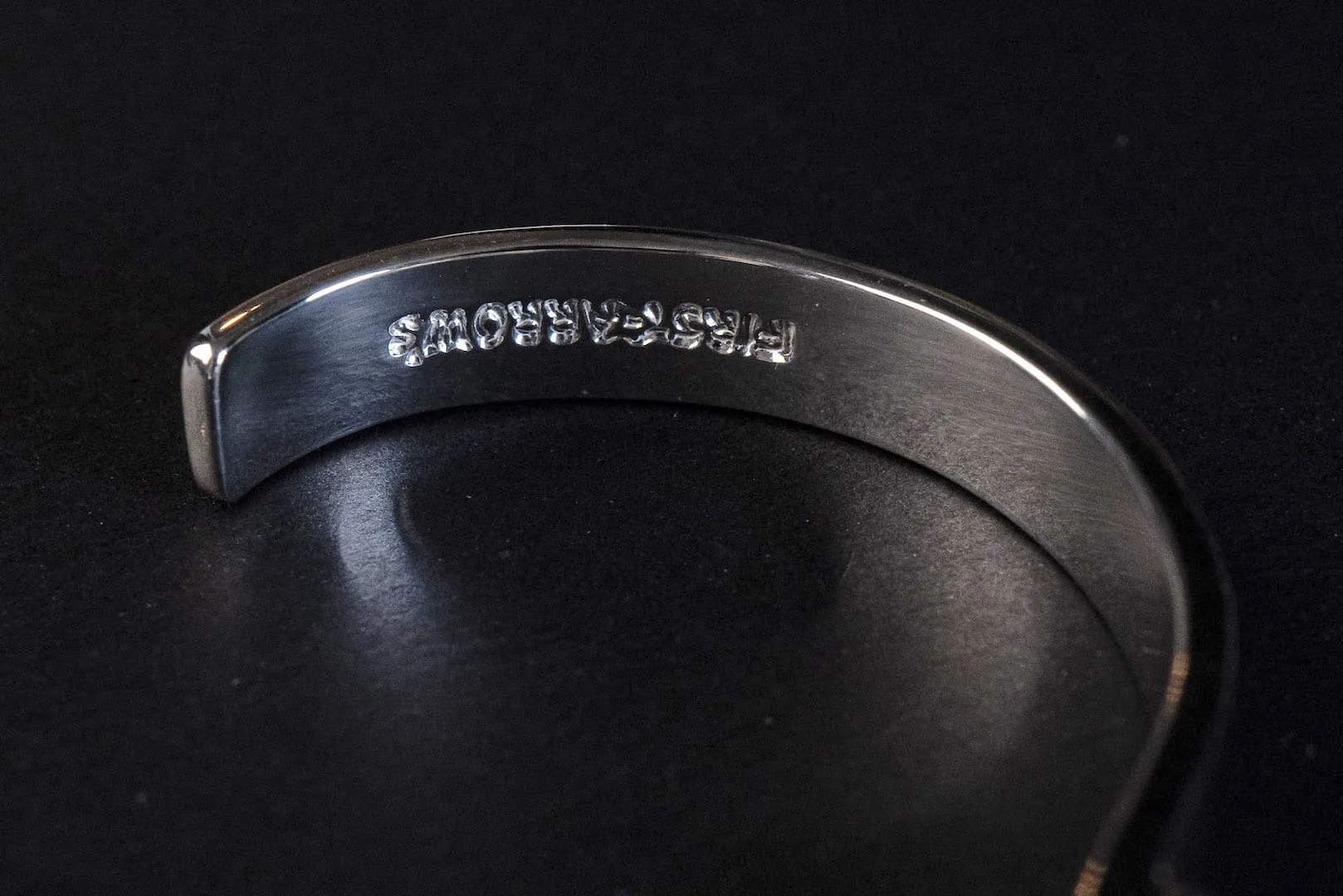 First Arrow's 8mm Silver Bangle with Turquoise (BR-017)