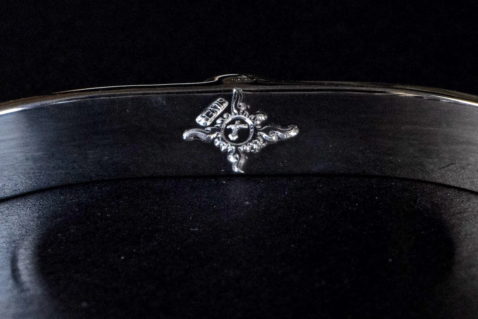 First Arrow's 8mm Silver Bangle with Turquoise (BR-017)