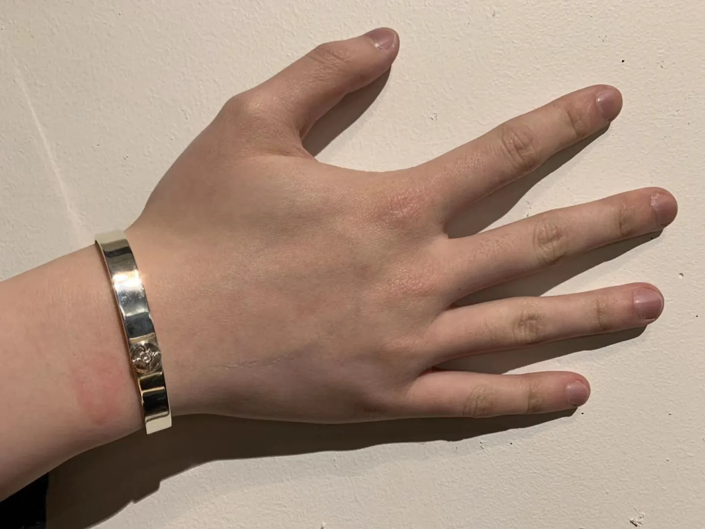 First Arrow's "Sunburst" 8mm Standard Bangle (BR-008)
