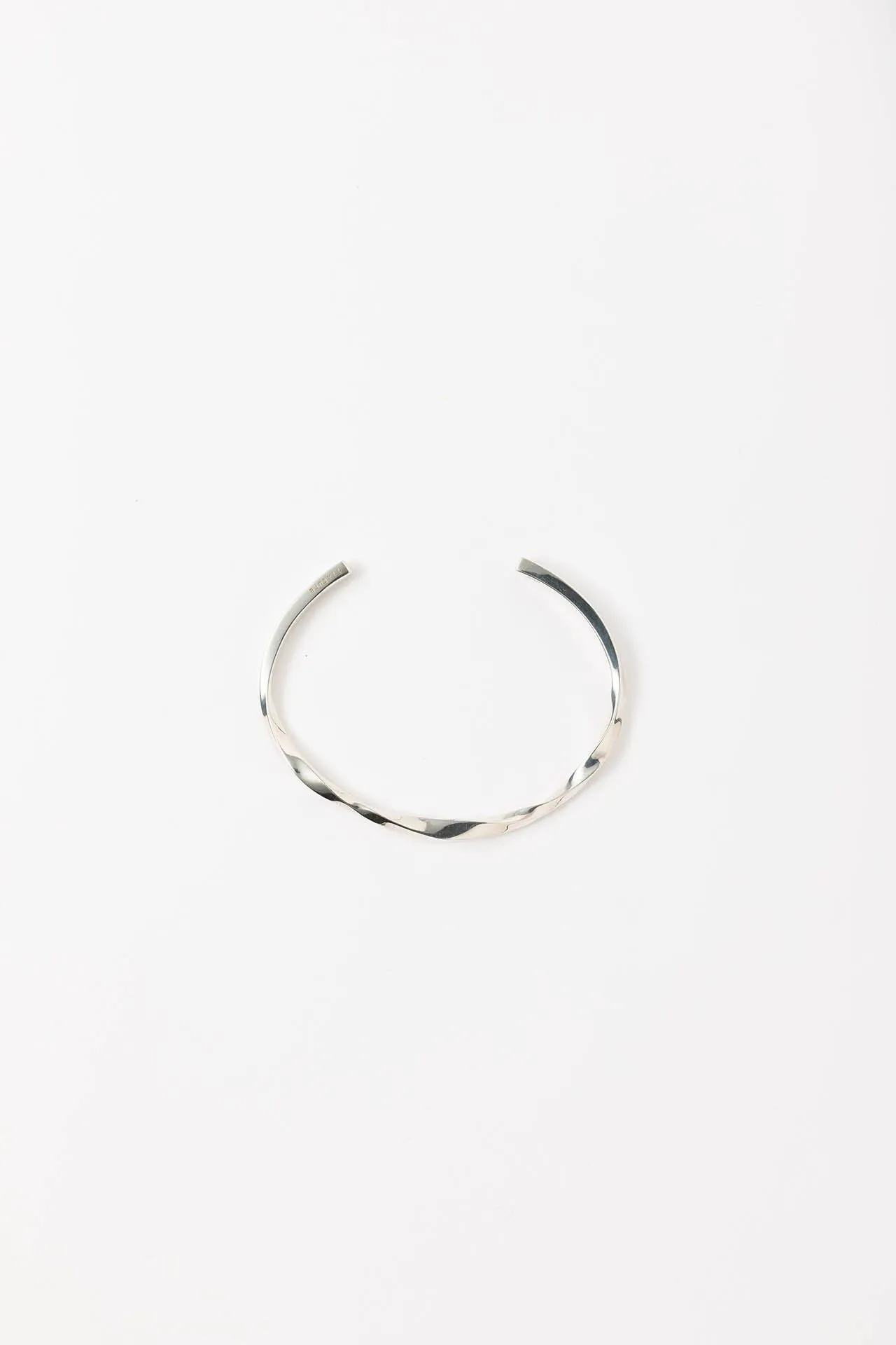 FXT TWIST BANGLE