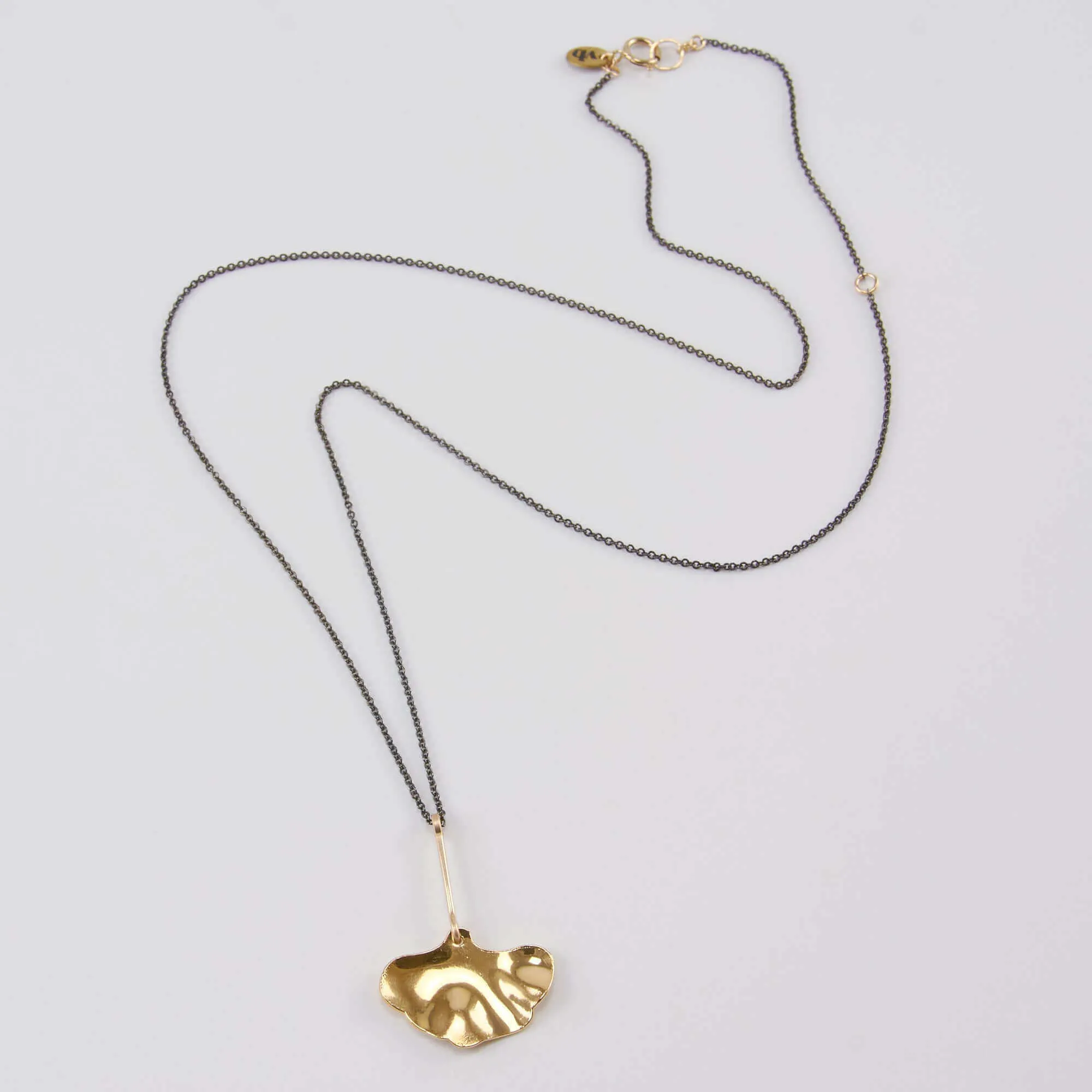 KRISTY LEAF PENDANT NECKLACE