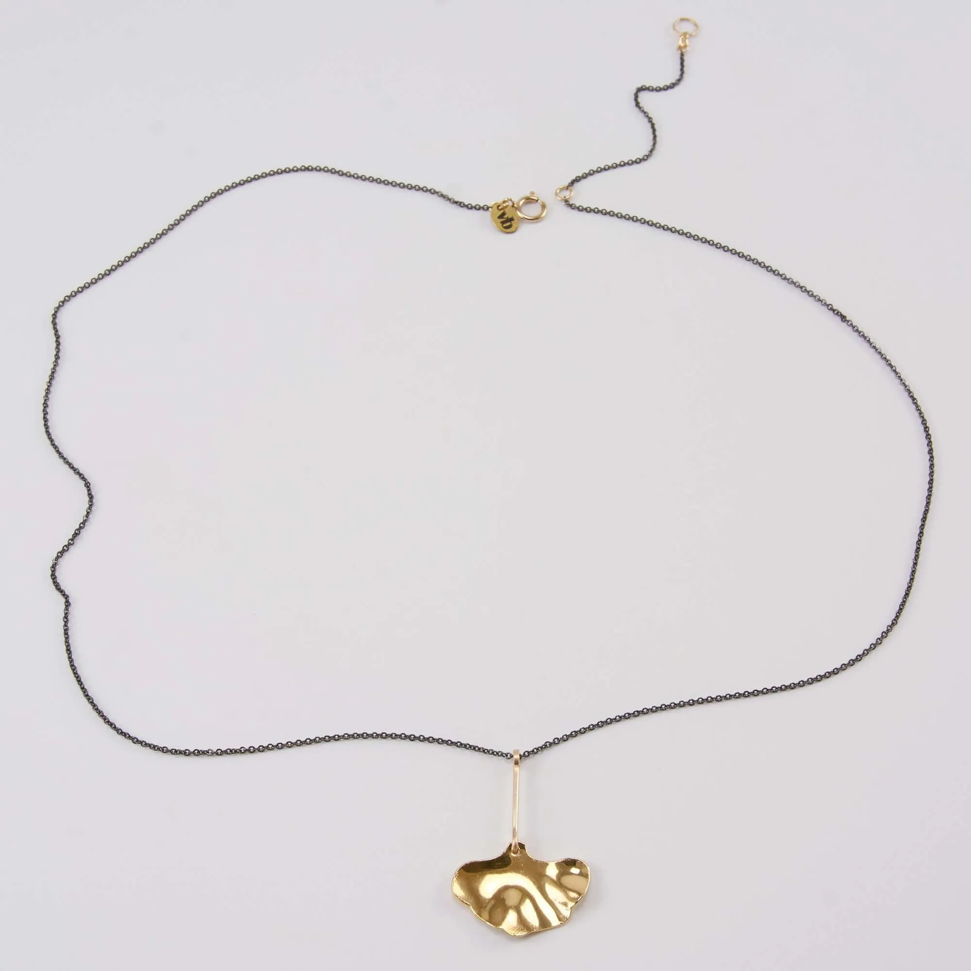 KRISTY LEAF PENDANT NECKLACE