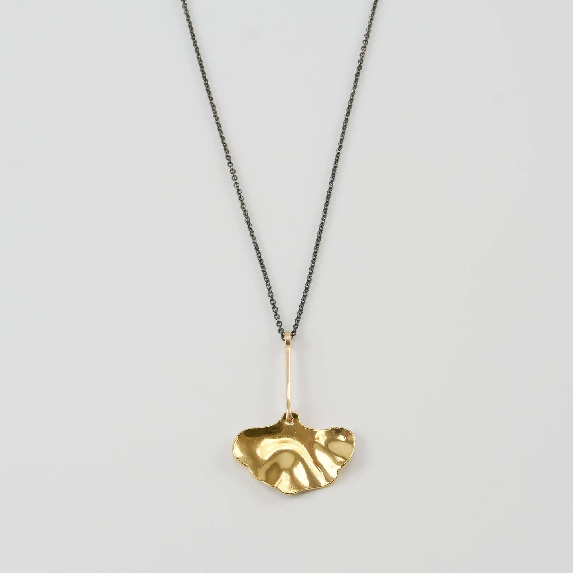 KRISTY LEAF PENDANT NECKLACE