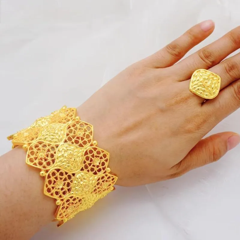 Luxury Dubai Bangle With Ring For Women