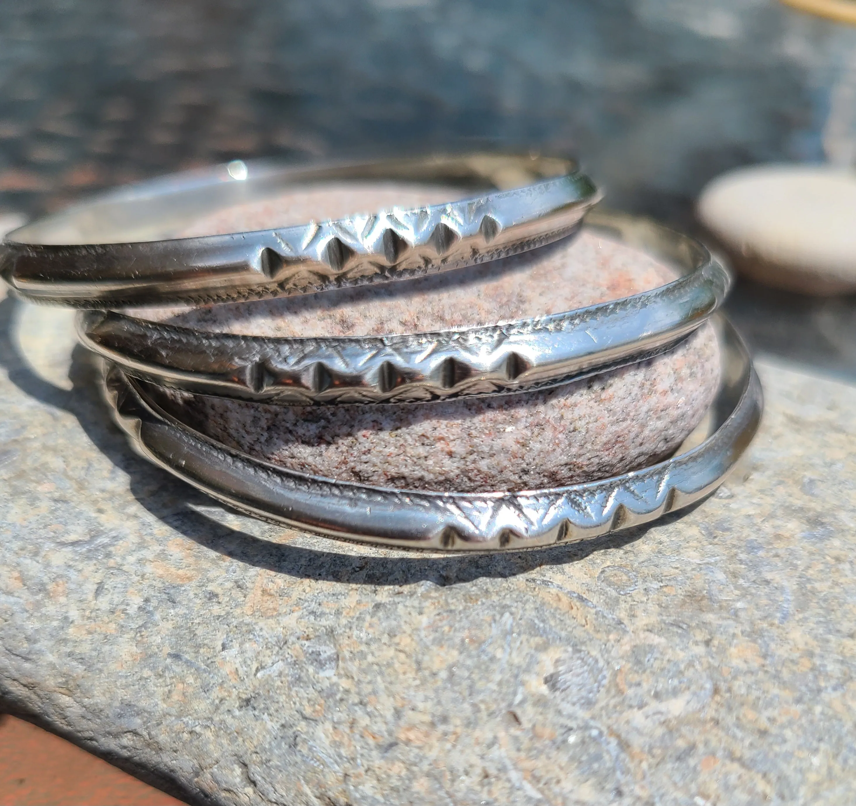 Moroccan bangle notched 2.25