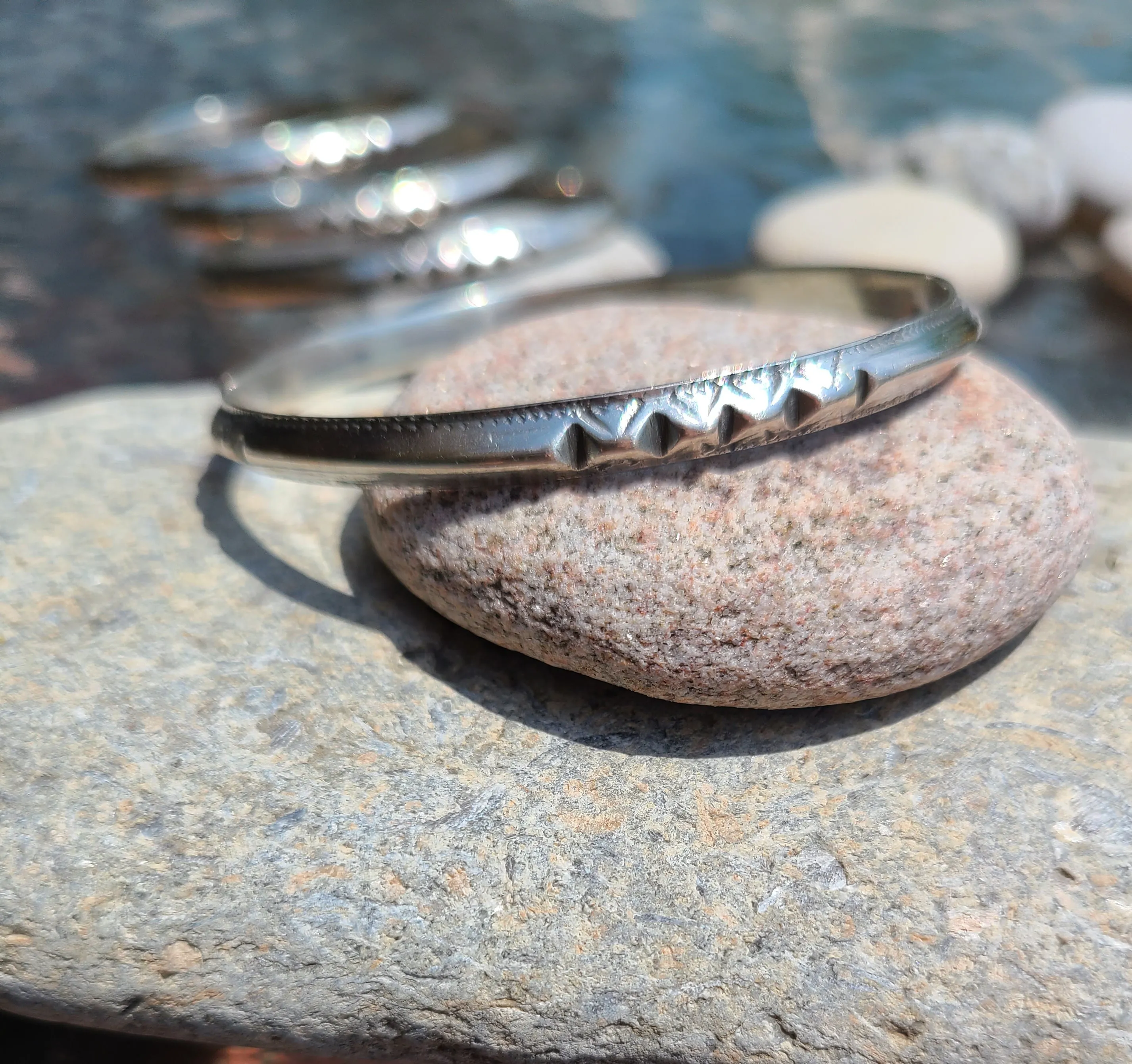 Moroccan bangle notched 2.25