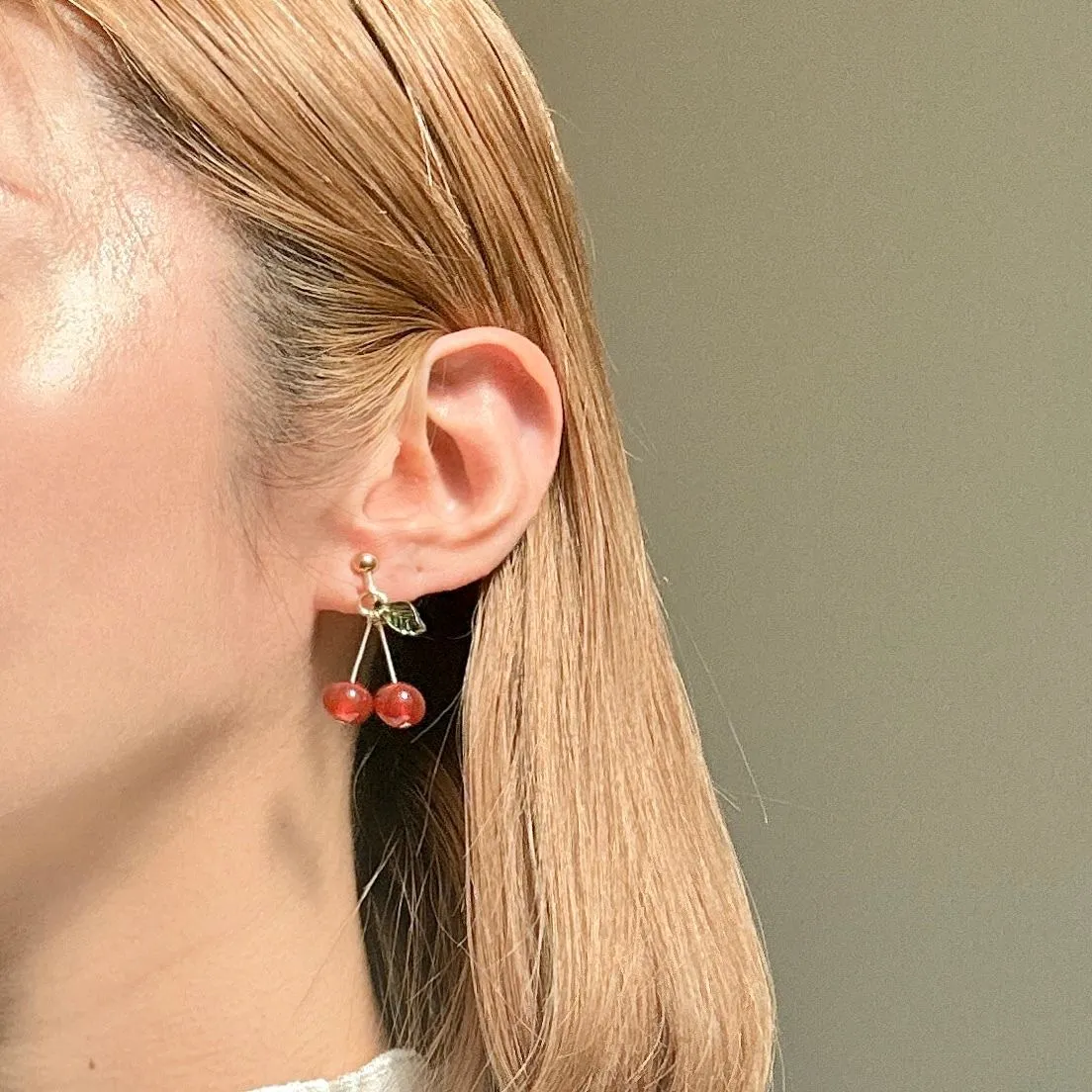 Natural Stone Cherry Pierced earrings and Clip-on earrings