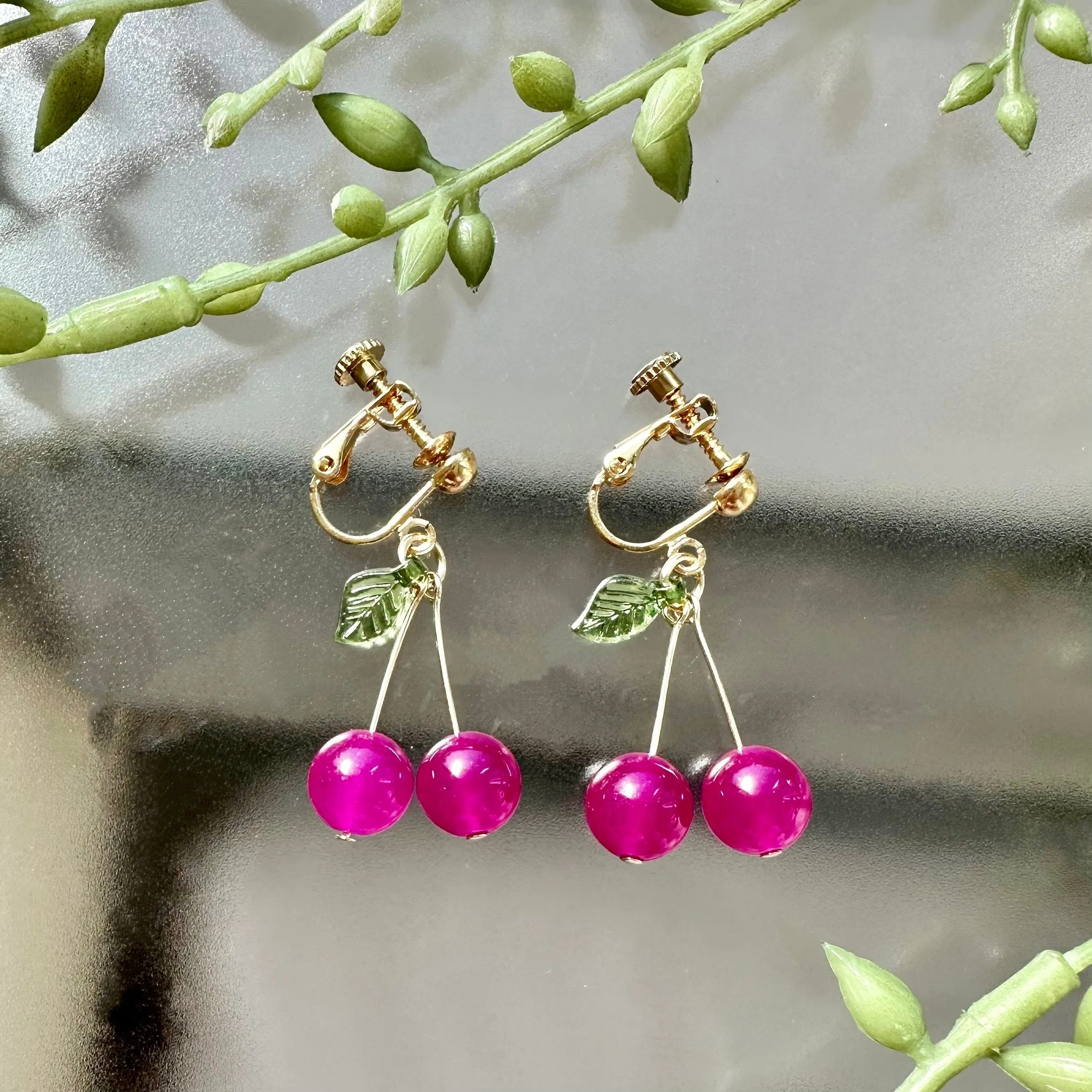 Natural Stone Cherry Pierced earrings and Clip-on earrings