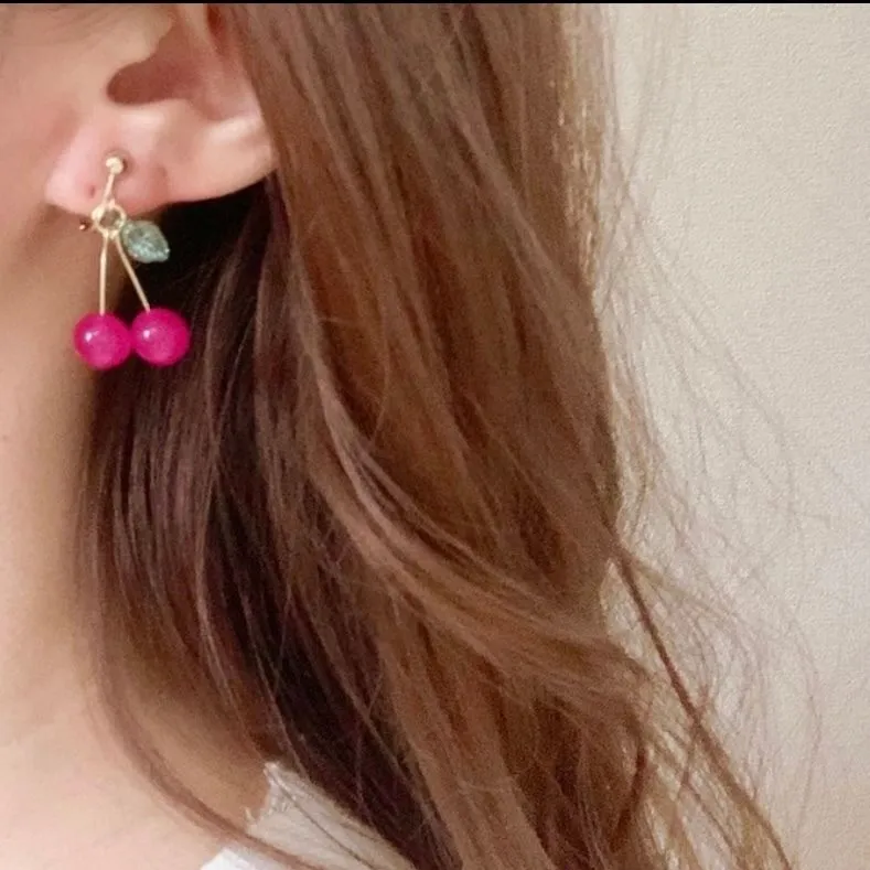 Natural Stone Cherry Pierced earrings and Clip-on earrings
