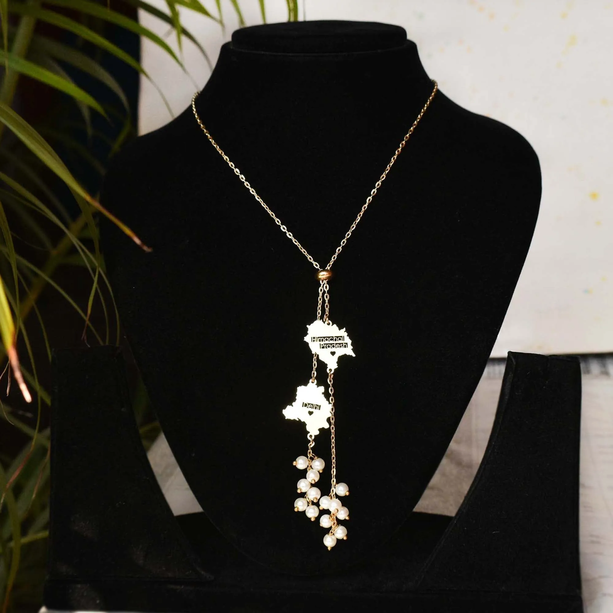 Pearly State Charm Necklace