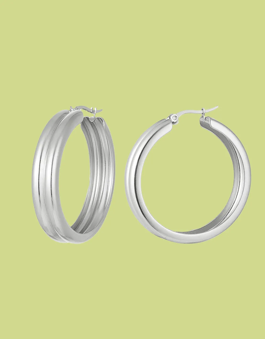 Ribbed hoop earrings