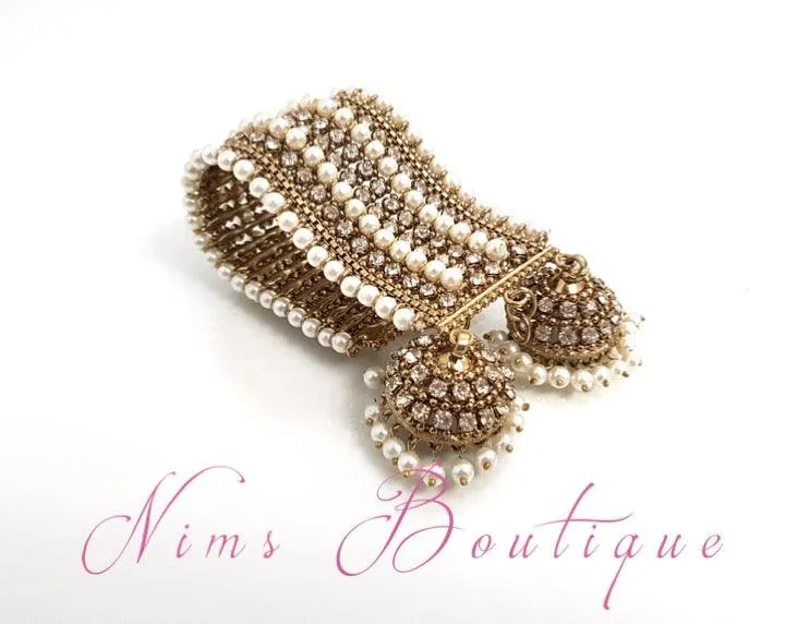 Royal Pearl Bracelet with hanging chumke