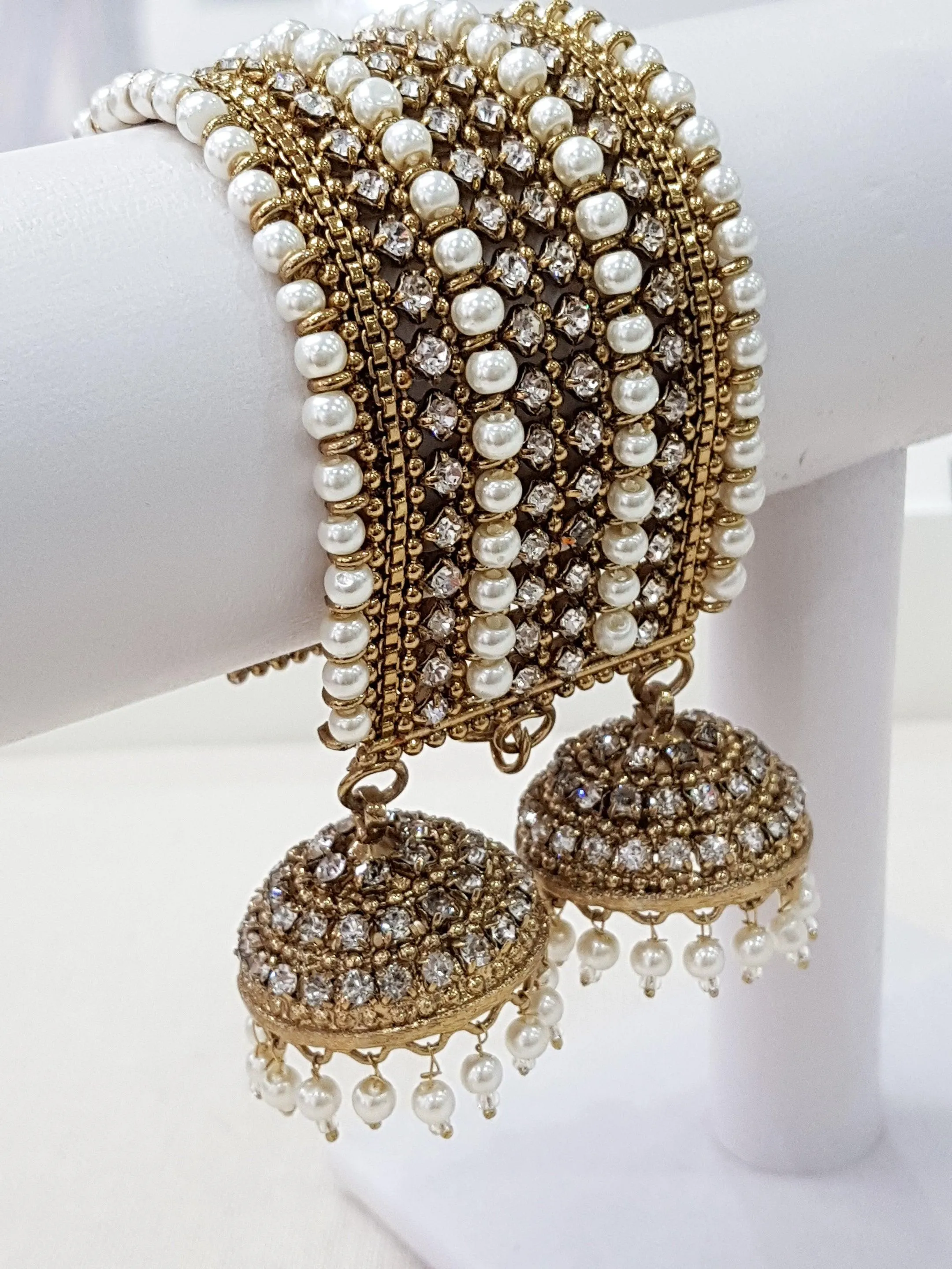 Royal Pearl Bracelet with hanging chumke