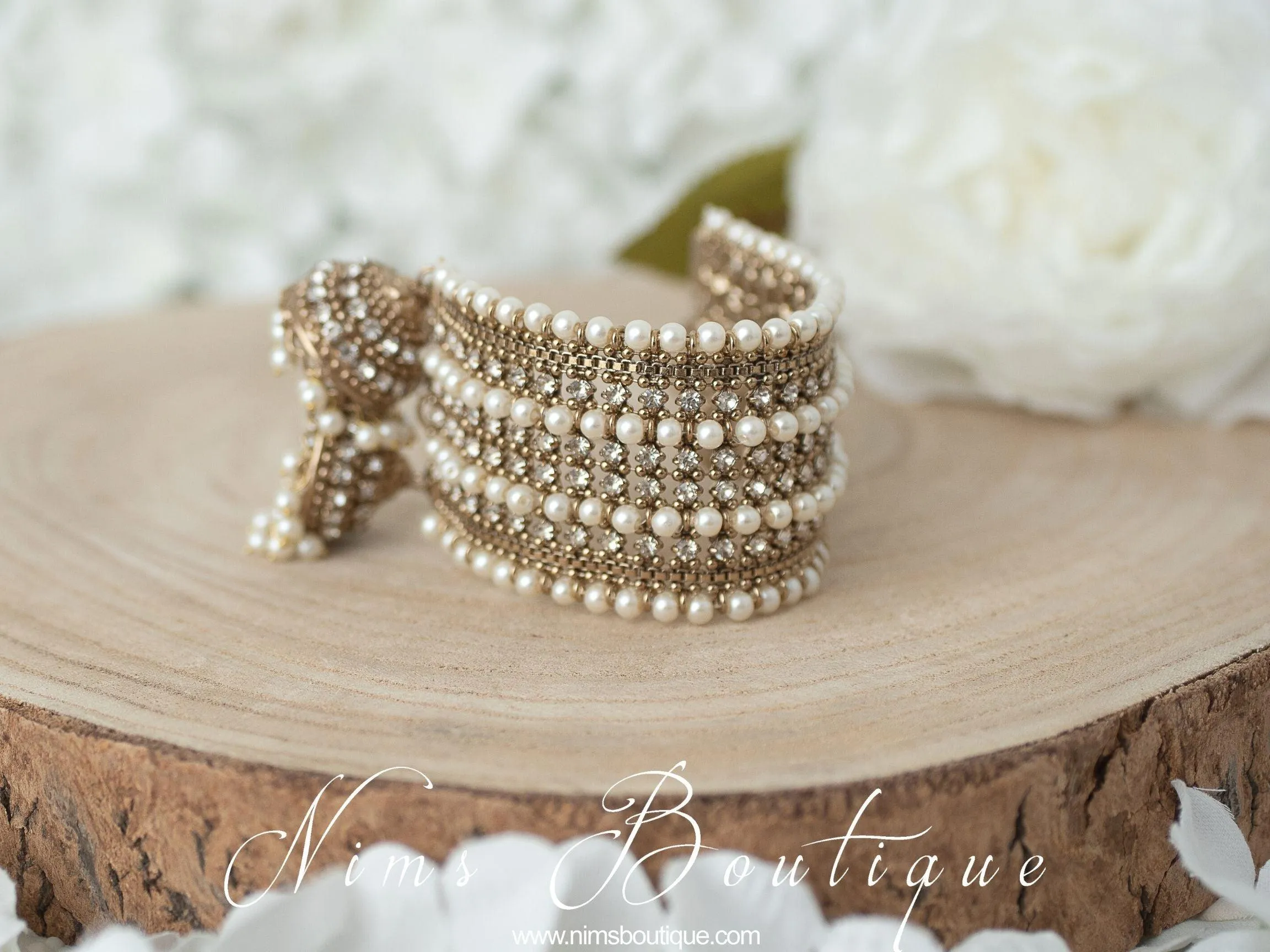 Royal Pearl Bracelet with hanging chumke