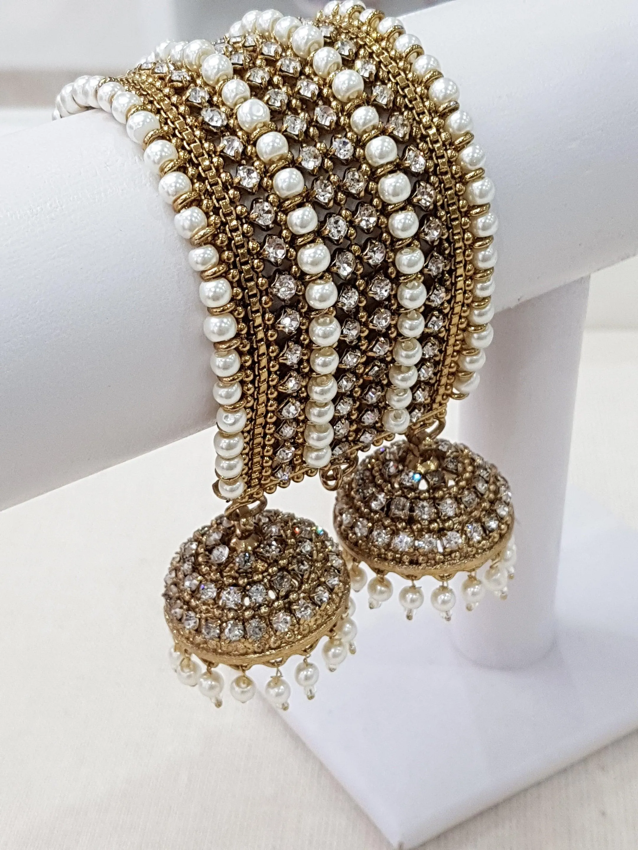 Royal Pearl Bracelet with hanging chumke