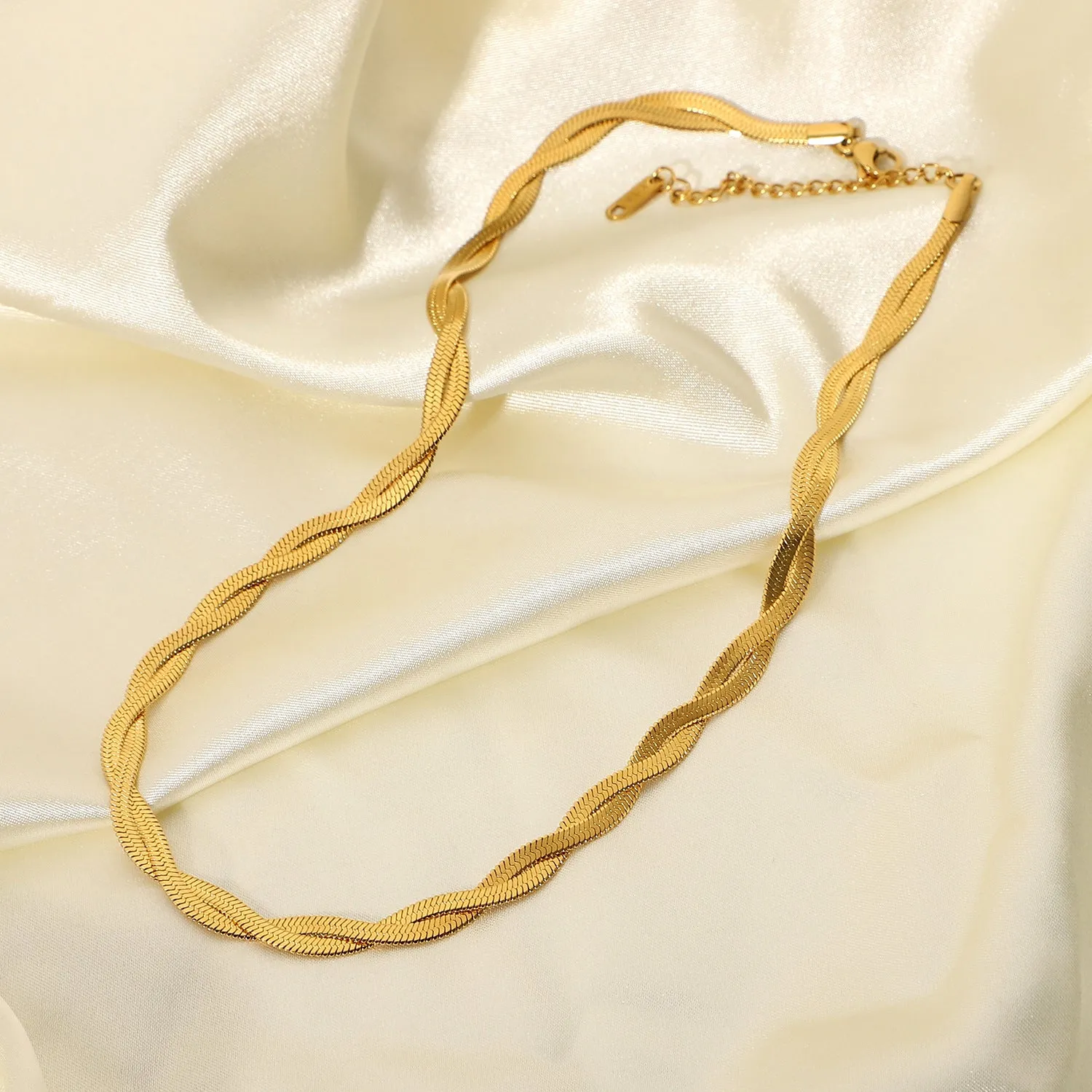 Twisted Flat Chain Necklace