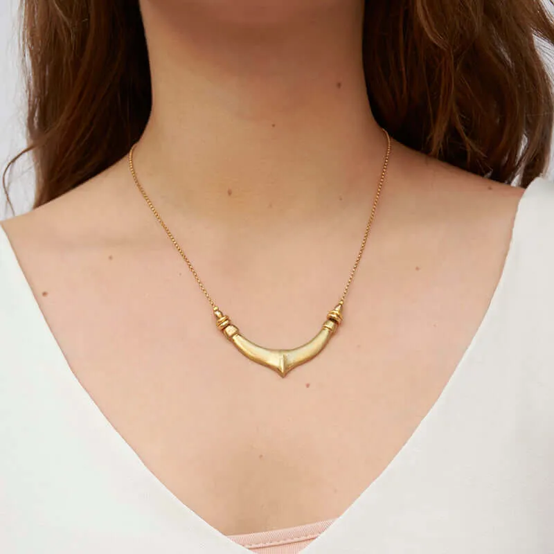 WILLOW CARVED BAR PENDANT NECKLACE